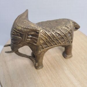 Brass Etched‎ Elephant Trunk Down Decor Figurine Solid